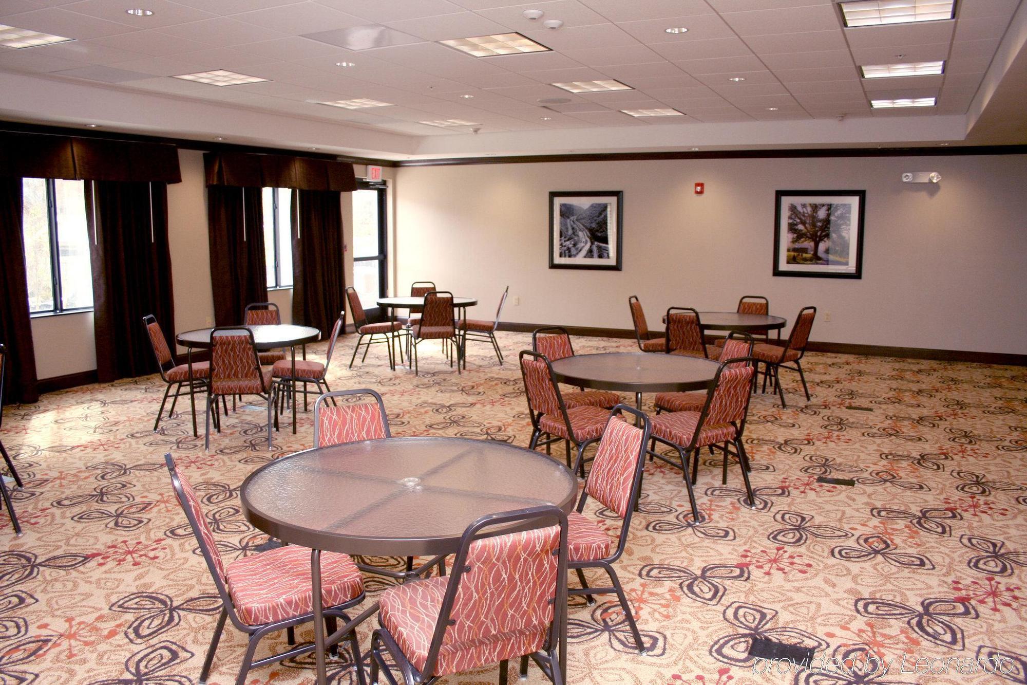 Holiday Inn Express & Suites Cumberland - La Vale By Ihg Extérieur photo