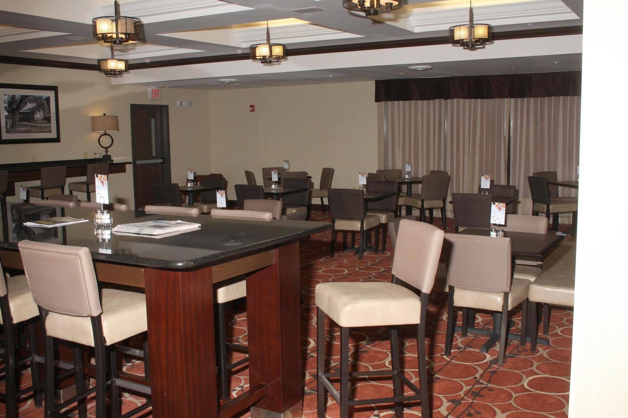 Holiday Inn Express & Suites Cumberland - La Vale By Ihg Extérieur photo